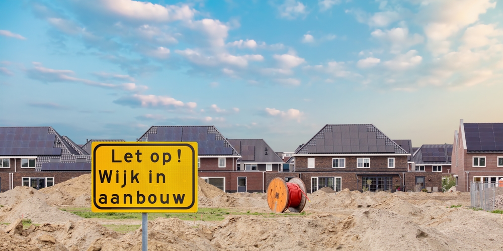 Renovlies voor nieuwbouw in Amstelveen. Krijg 10% korting op het behangen en sauzen van wanden.