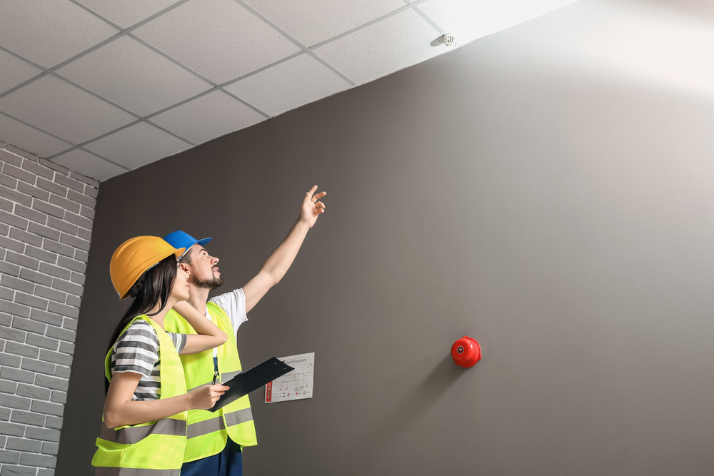 Renovlies voorbereiden in Amstelveen voor een goede ondergrond en hechting van het behang.