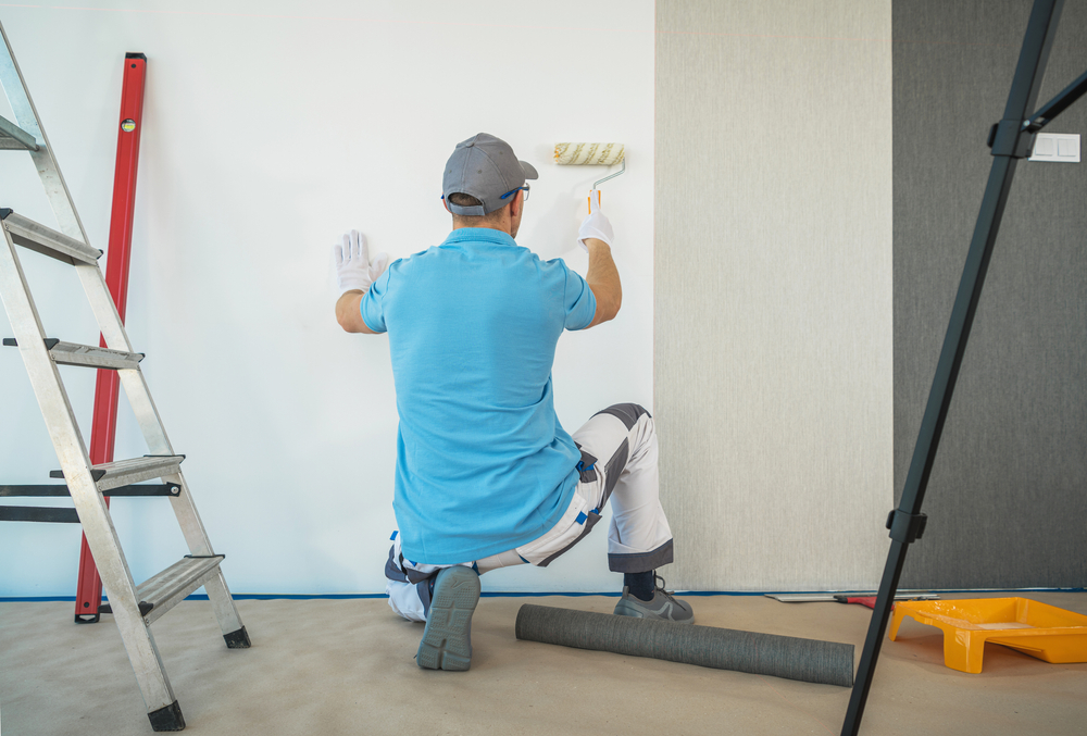 Huur een professionele renovlies behanger uit Amstelveen en krijg 10% korting op het behangen en sauzen van je nieuwbouwwoning.